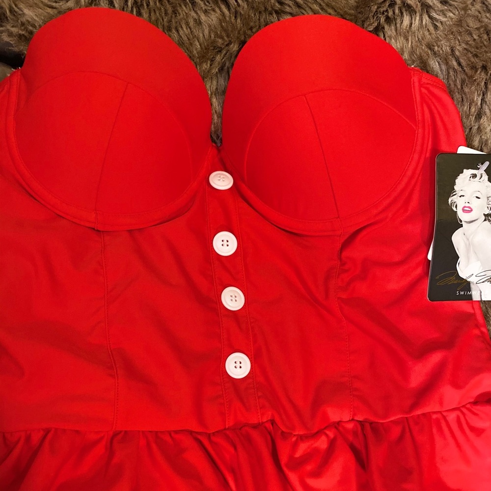 Marilyn Monroe swimwear top size L Brand new